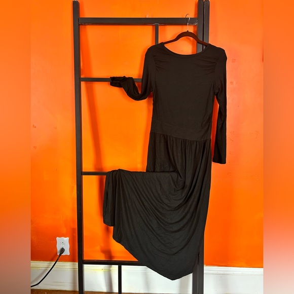 🖤 Black Long Sleeve Maxi Dress | Flowy Skirt | Minimalist Classic - Picture 2 of 8